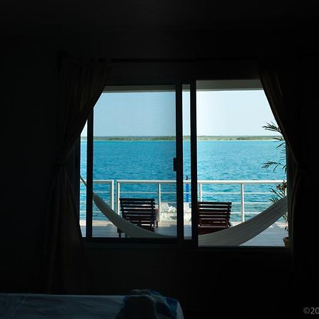 Casa Sol y Luna Bacalar Bed and Breakfast Exterior foto