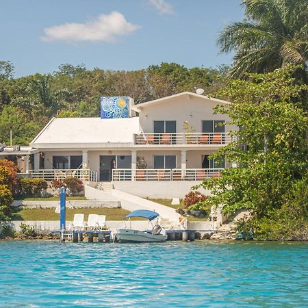 Casa Sol y Luna Bacalar Bed and Breakfast Exterior foto