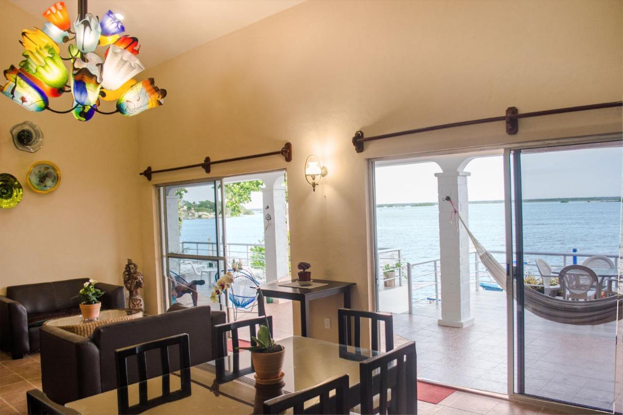 Casa Sol y Luna Bacalar Bed and Breakfast Exterior foto