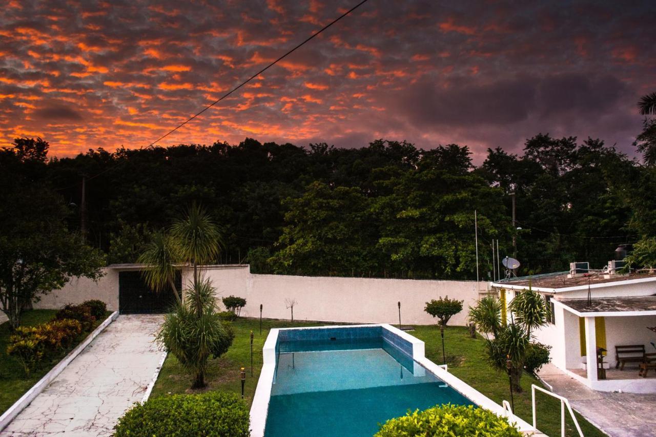 Casa Sol y Luna Bacalar Bed and Breakfast Exterior foto