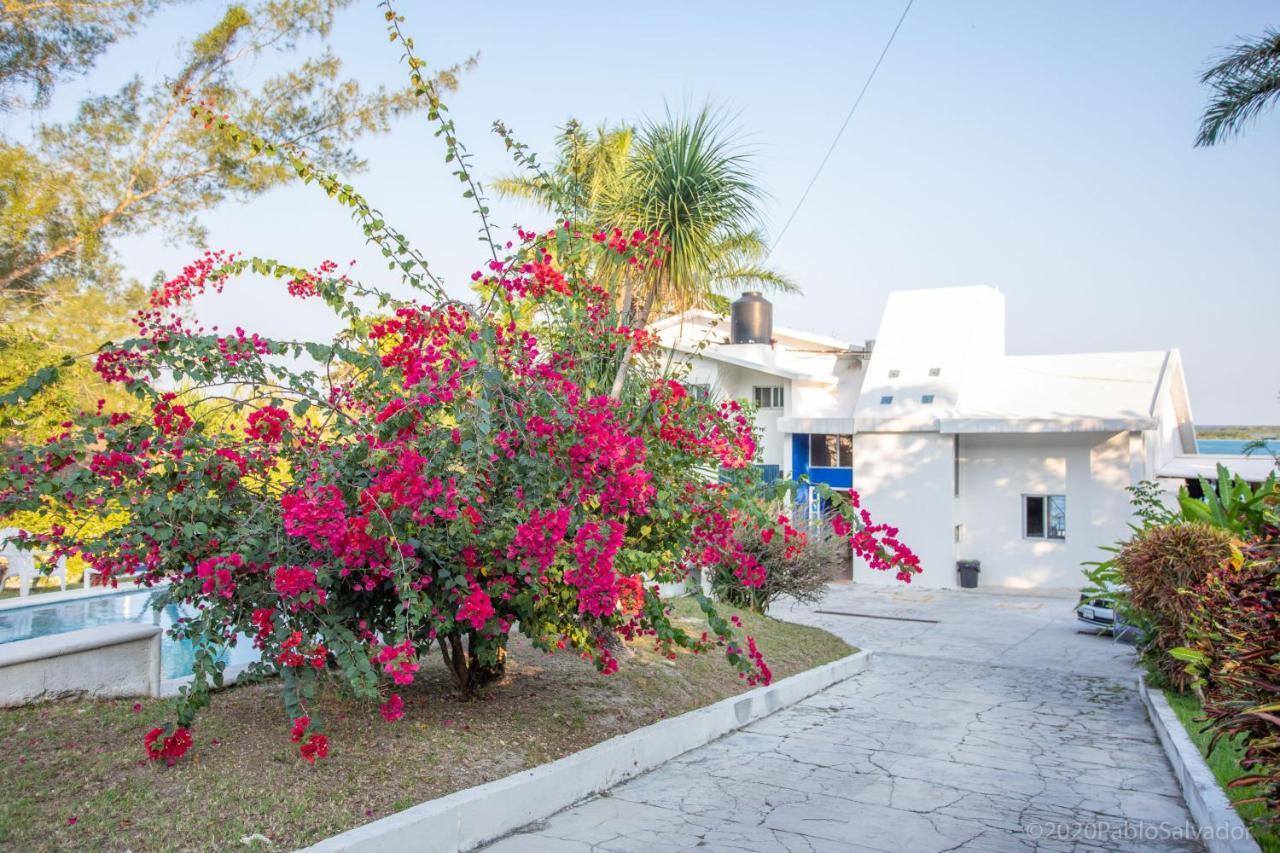 Casa Sol y Luna Bacalar Bed and Breakfast Exterior foto